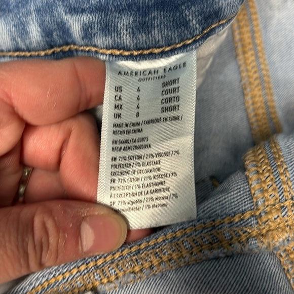 American Eagle Light Blue very Distressed Women's Jeans size 4 - Picture 10 of 10